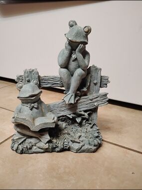 Garden Frog Duo Statue - Pale Green Frog Garden Figurine